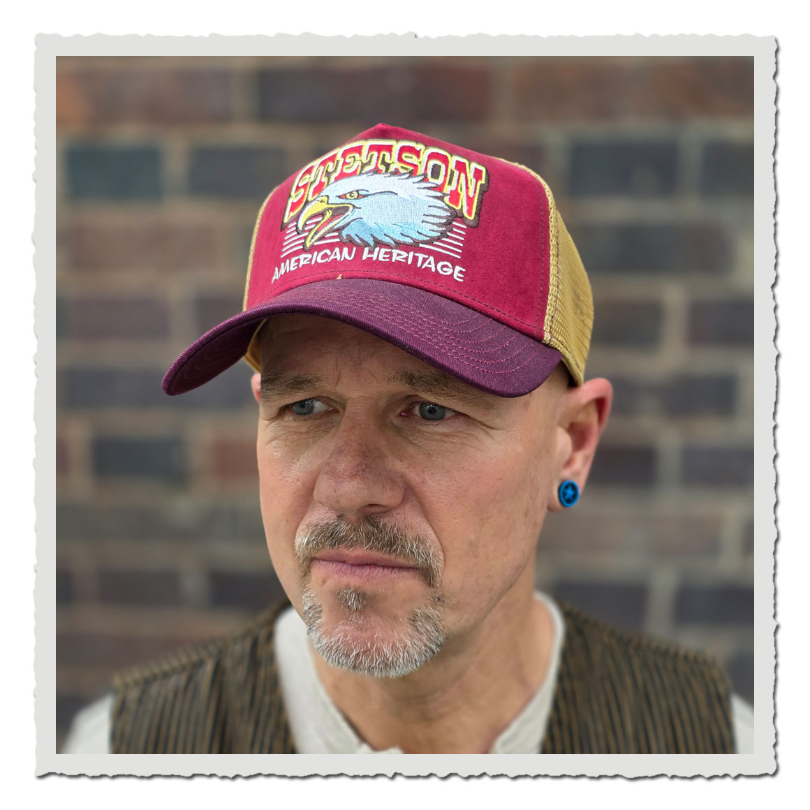 Stetson Trucker Cap Eagle Head in Rot-Beige mit Adler-Stickerei und Mesh-Rückseite