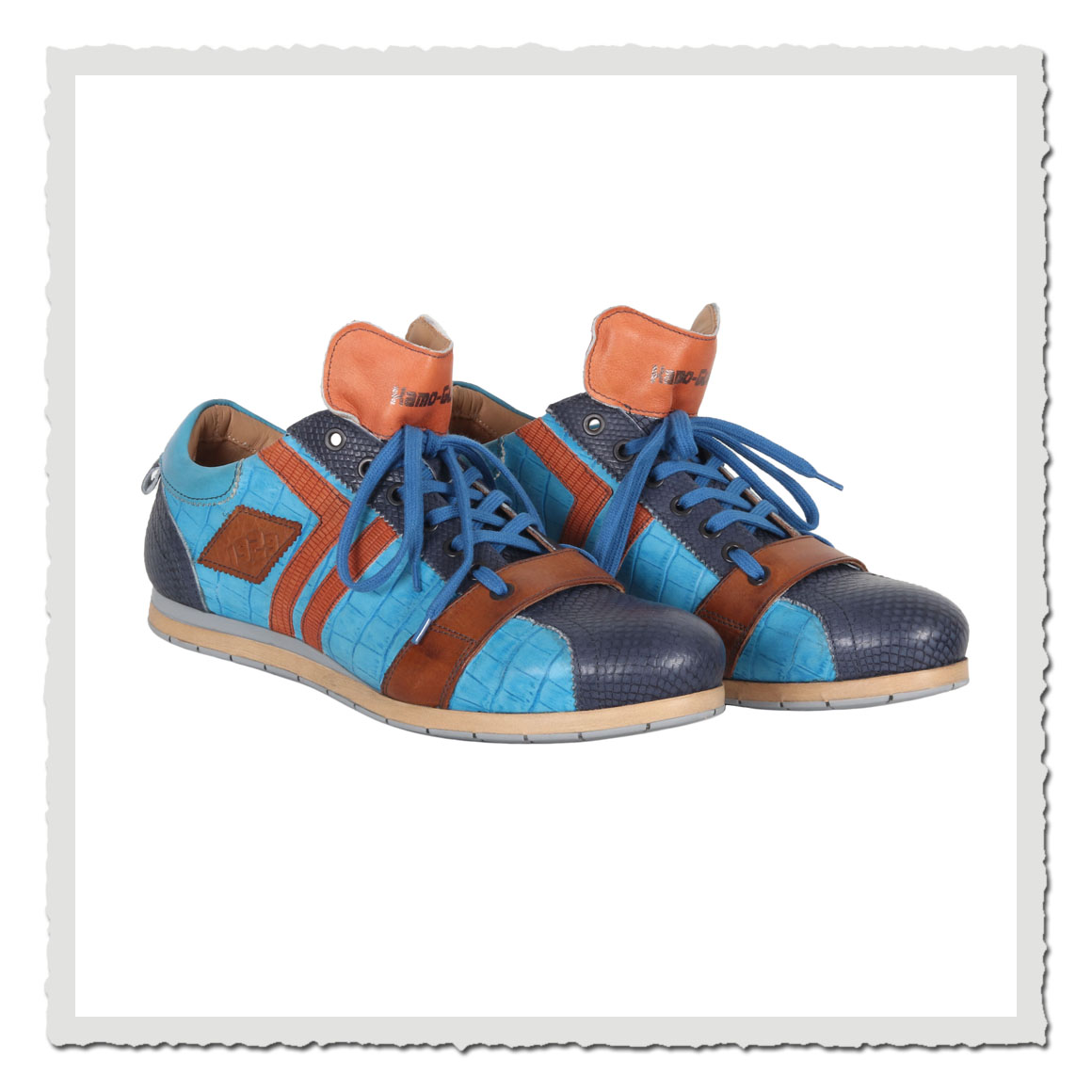 Retro-Sportschuhe Kamo-Gutsu Tifo 030 in Blau-Orange mit Lederdetails und blauen Schnürsenkeln