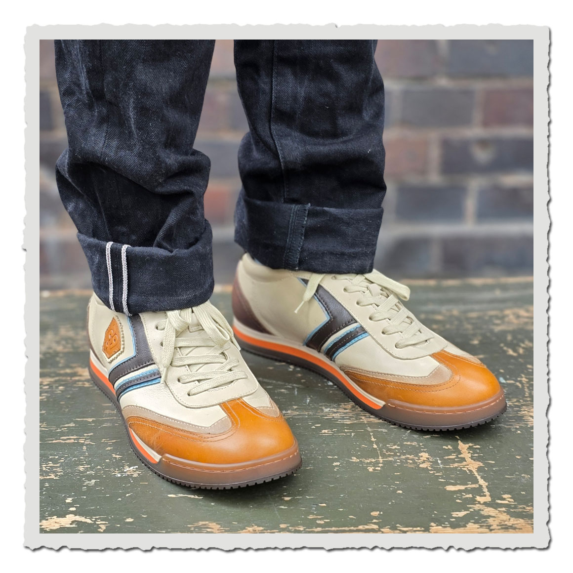 Freizeit-Sneaker Kamo-Gutsu Scudo 008 Greige Combi in Beige mit braunen Akzenten und Retro-Design