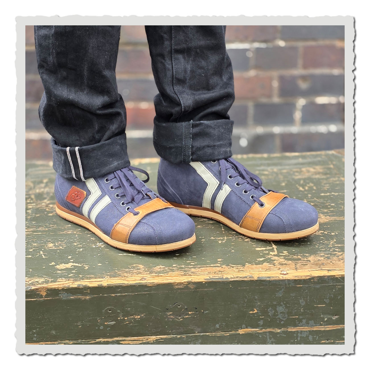 Kamo-Gutsu Tifo 130 Cancun Deep Blue Combi – Retro-Freizeitschuhe in Blau-Braun mit weißen Streifen
