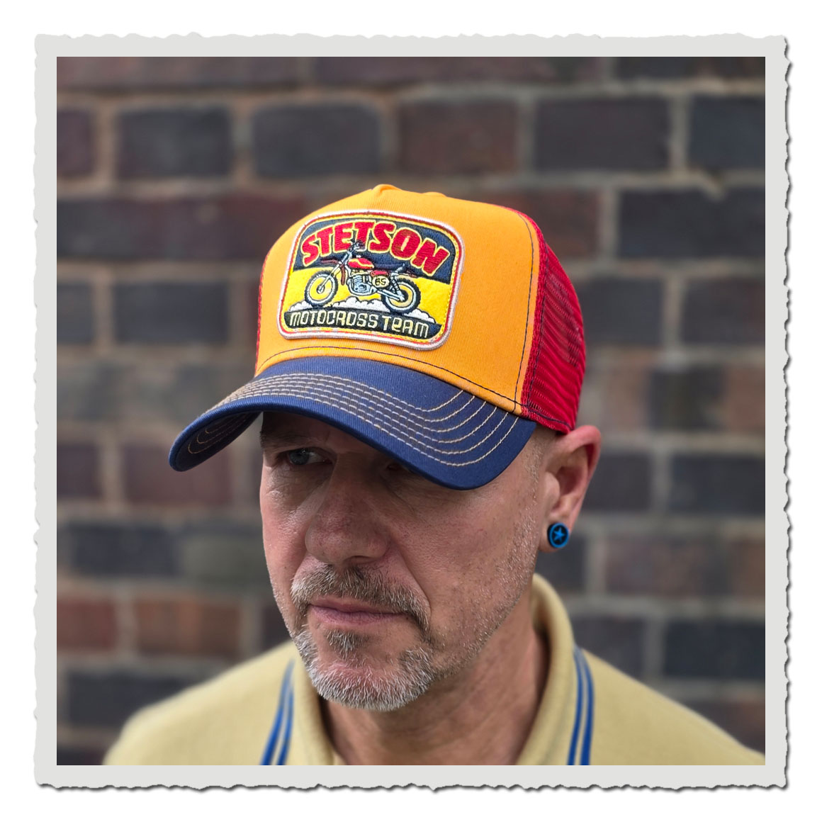 Stetson Trucker Cap Motocross Team 7761163 28 in Orange-Rot-Blau mit Motorrad-Stickerei und Mesh
